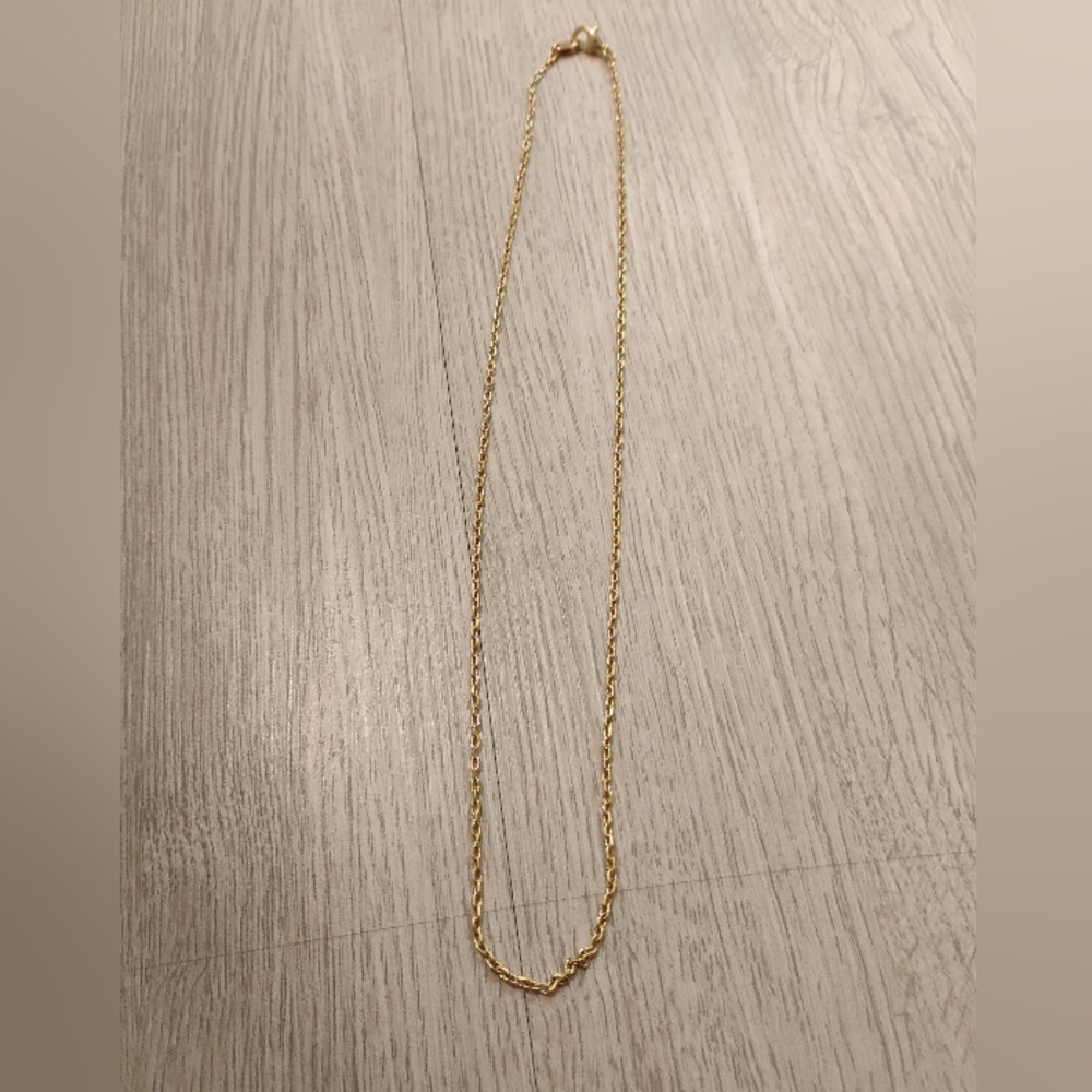 Elegant Gold Chain Necklace